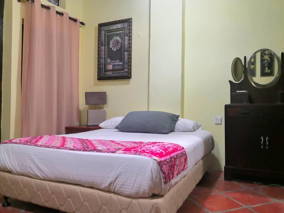 Cintra House 2* George Town